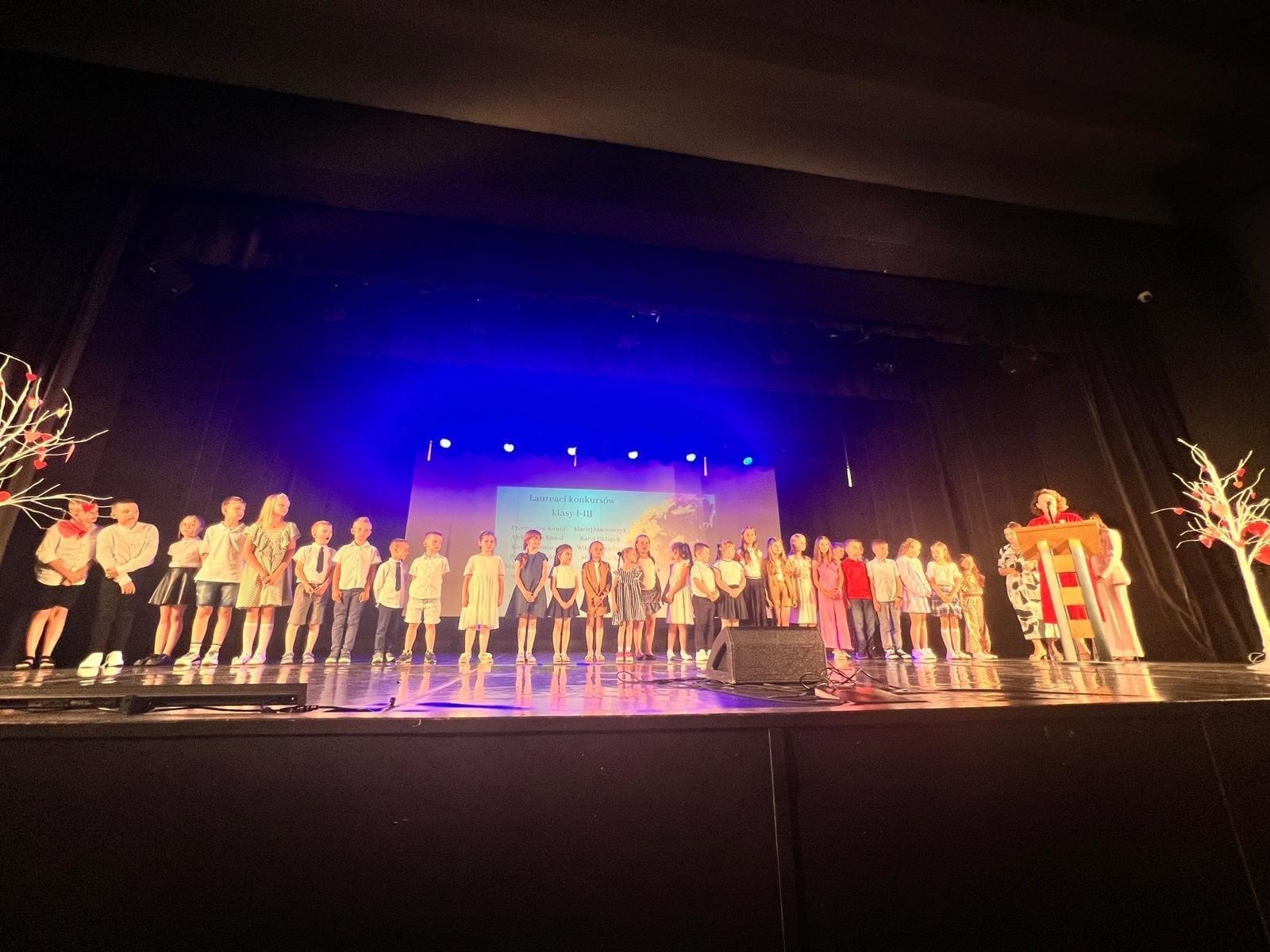 Zdjęcie w galerii na portalu naszwodzislaw.com: Najlepsi z Najlepszych w SP15 [FOTO] wiadomości z regionu