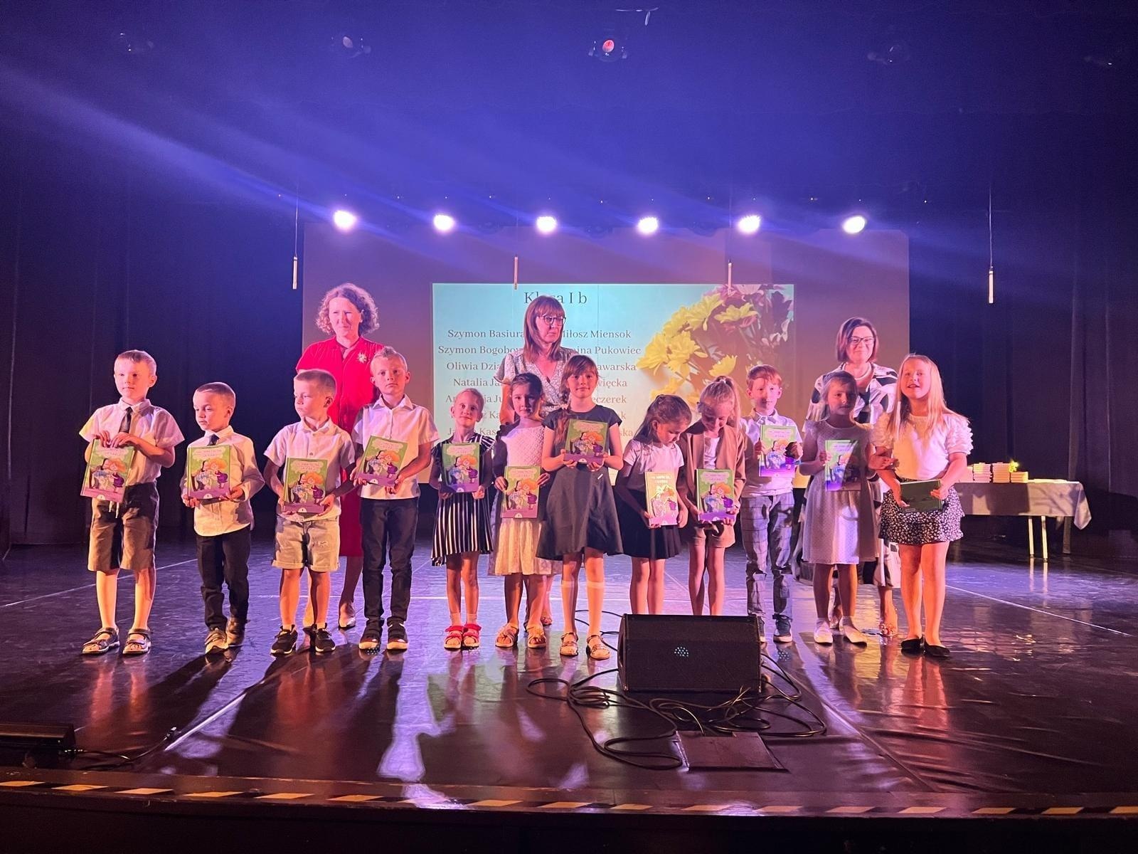 Zdjęcie w galerii na portalu naszwodzislaw.com: Najlepsi z Najlepszych w SP15 [FOTO] wiadomości z regionu