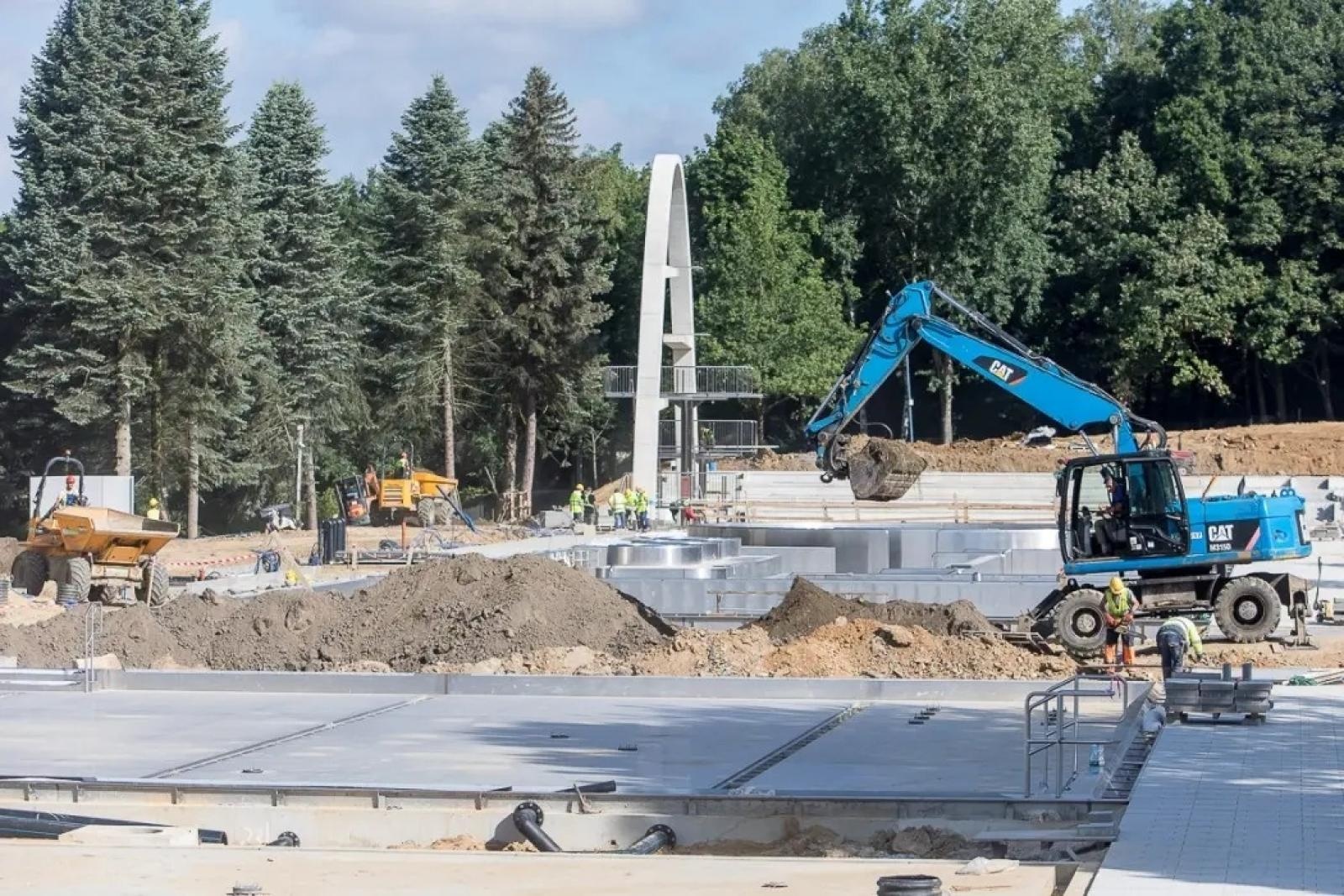 Zdjęcie w galerii na portalu naszwodzislaw.com: Zjeżdżalnia na blisko 200 m. Nowa Fala rośnie w oczach wiadomości z regionu