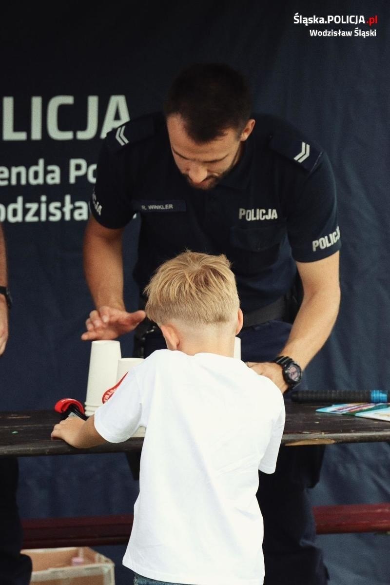 Zdjęcie w galerii na portalu naszwodzislaw.com: Festyn EkoPopołudnie w Wodzisławiu Śląskim. Dzielnicowi promowali bezpieczeństwo wiadomości z regionu