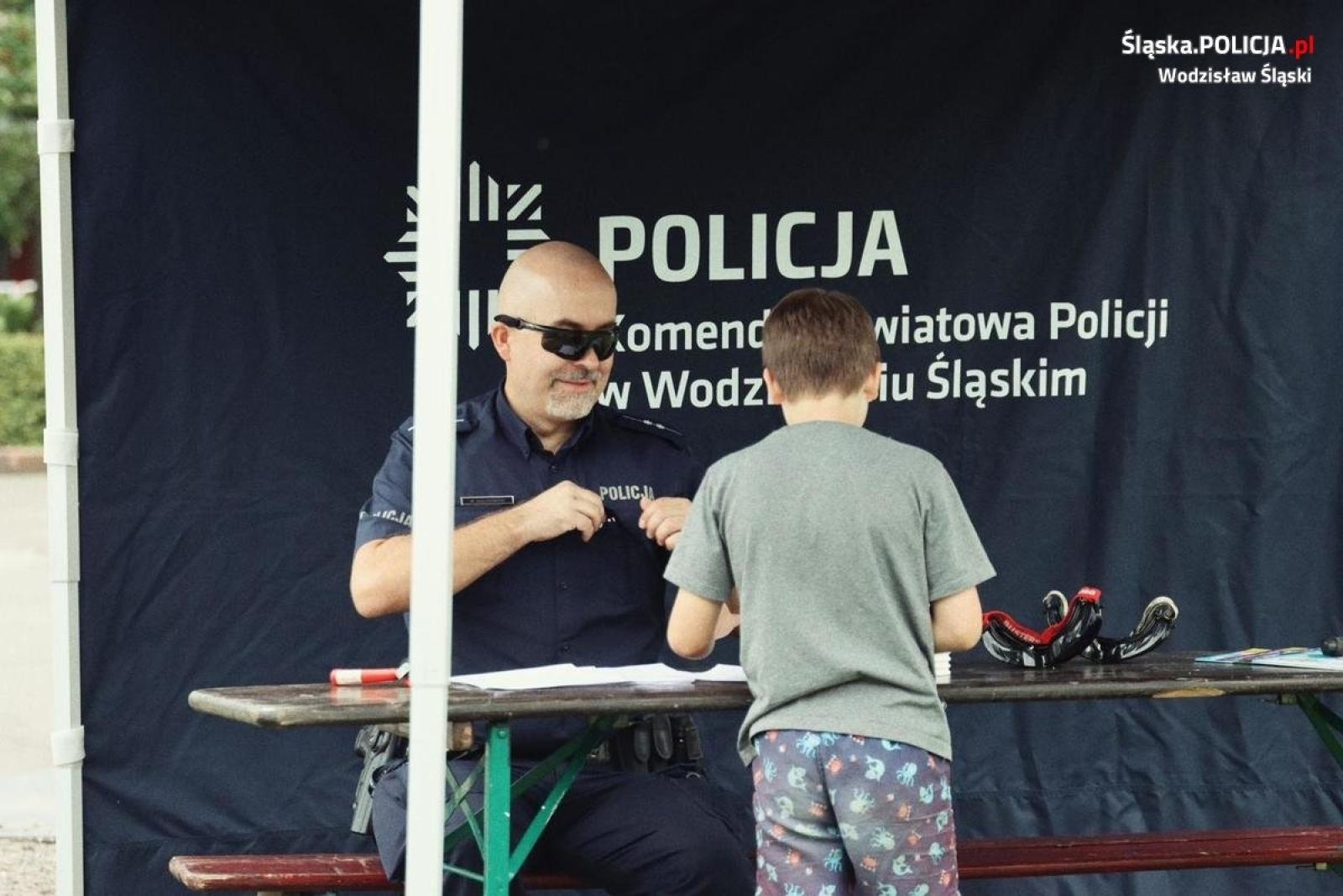 Zdjęcie w galerii na portalu naszwodzislaw.com: Festyn EkoPopołudnie w Wodzisławiu Śląskim. Dzielnicowi promowali bezpieczeństwo wiadomości z regionu