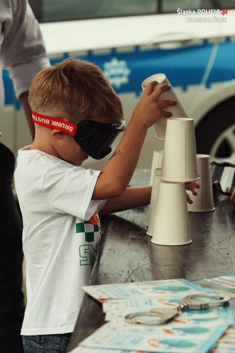 Zdjęcie w galerii na portalu naszwodzislaw.com: Festyn EkoPopołudnie w Wodzisławiu Śląskim. Dzielnicowi promowali bezpieczeństwo wiadomości z regionu