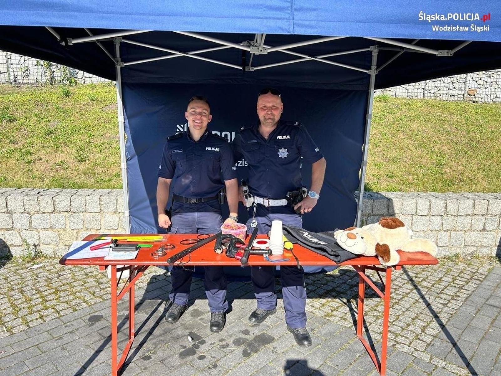 Zdjęcie w galerii na portalu naszwodzislaw.com: Bezpieczne wakacje ze strażakami i policjantami. Festyn w Pszowie wiadomości z regionu