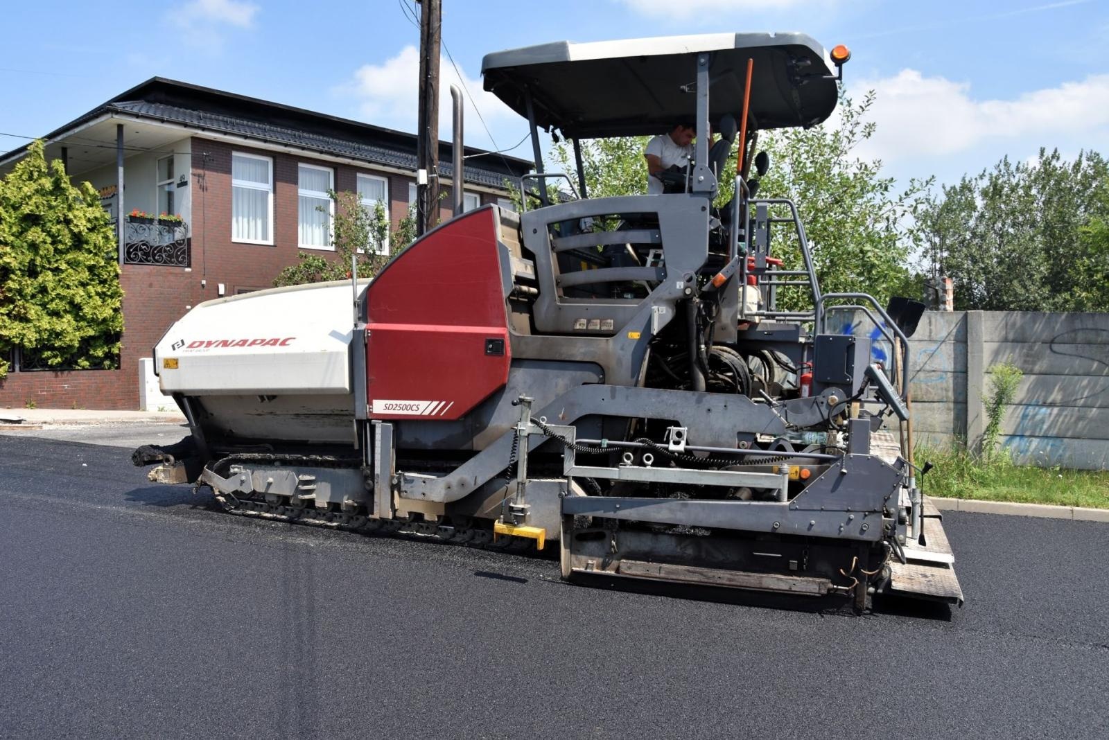 Zdjęcie w galerii na portalu naszwodzislaw.com: Trwają prace na ul. Powstańców Śląskich w Syryni wiadomości z regionu