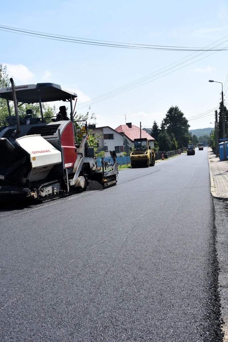 Zdjęcie w galerii na portalu naszwodzislaw.com: Trwają prace na ul. Powstańców Śląskich w Syryni wiadomości z regionu