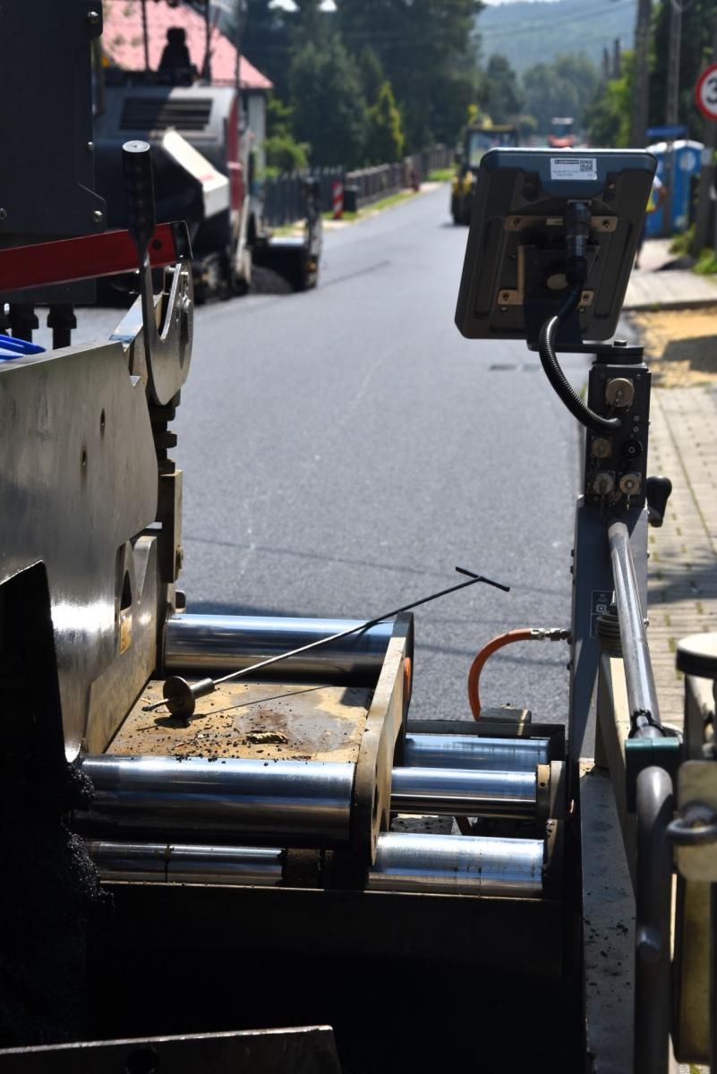 Zdjęcie w galerii na portalu naszwodzislaw.com: Trwają prace na ul. Powstańców Śląskich w Syryni wiadomości z regionu