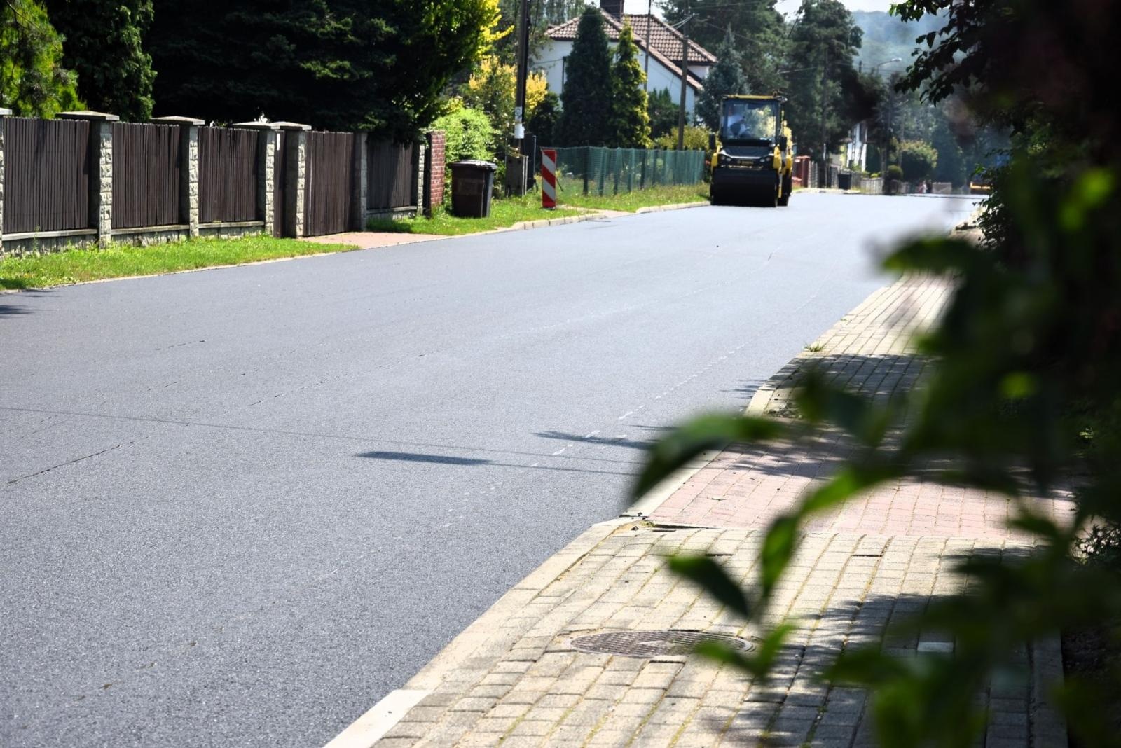 Zdjęcie w galerii na portalu naszwodzislaw.com: Trwają prace na ul. Powstańców Śląskich w Syryni wiadomości z regionu