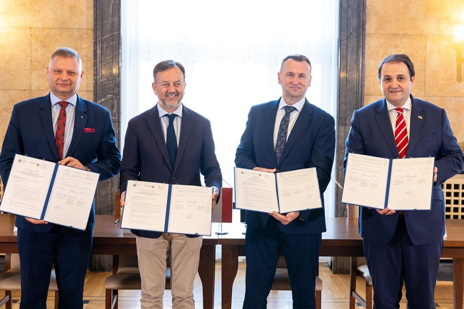 Zdjęcie w galerii na portalu naszwodzislaw.com: Województwo Śląskie odnowiło porozumienie z Krajem Związkowym Nadrenią Północną-Westfalią i Regionem Hauts-de-France wiadomości z regionu