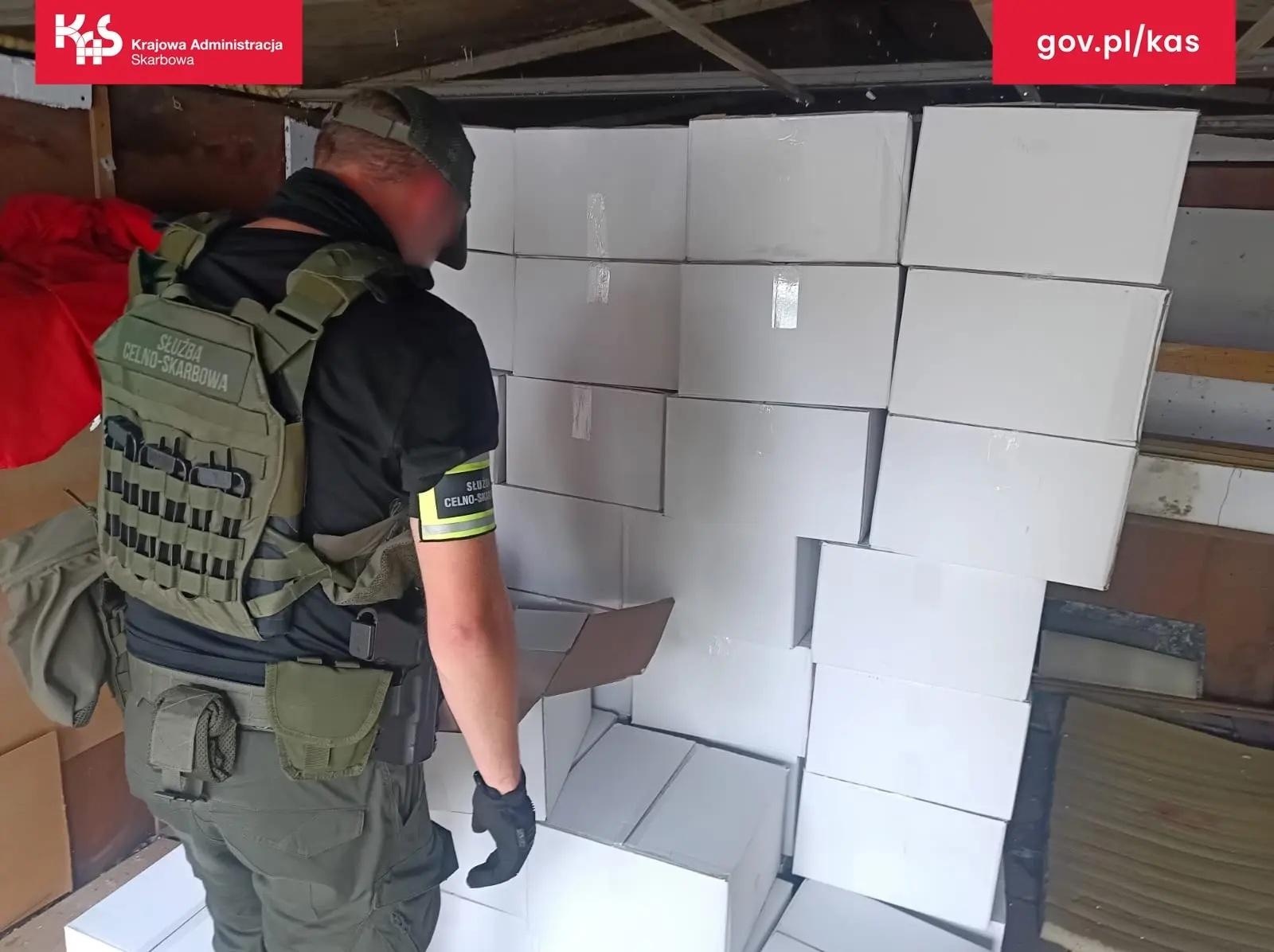 Zdjęcie w galerii na portalu naszwodzislaw.com: Kolejny sukces KAS i CBŚP w walce z nielegalnym obrotem wyrobów akcyzowych wiadomości z regionu