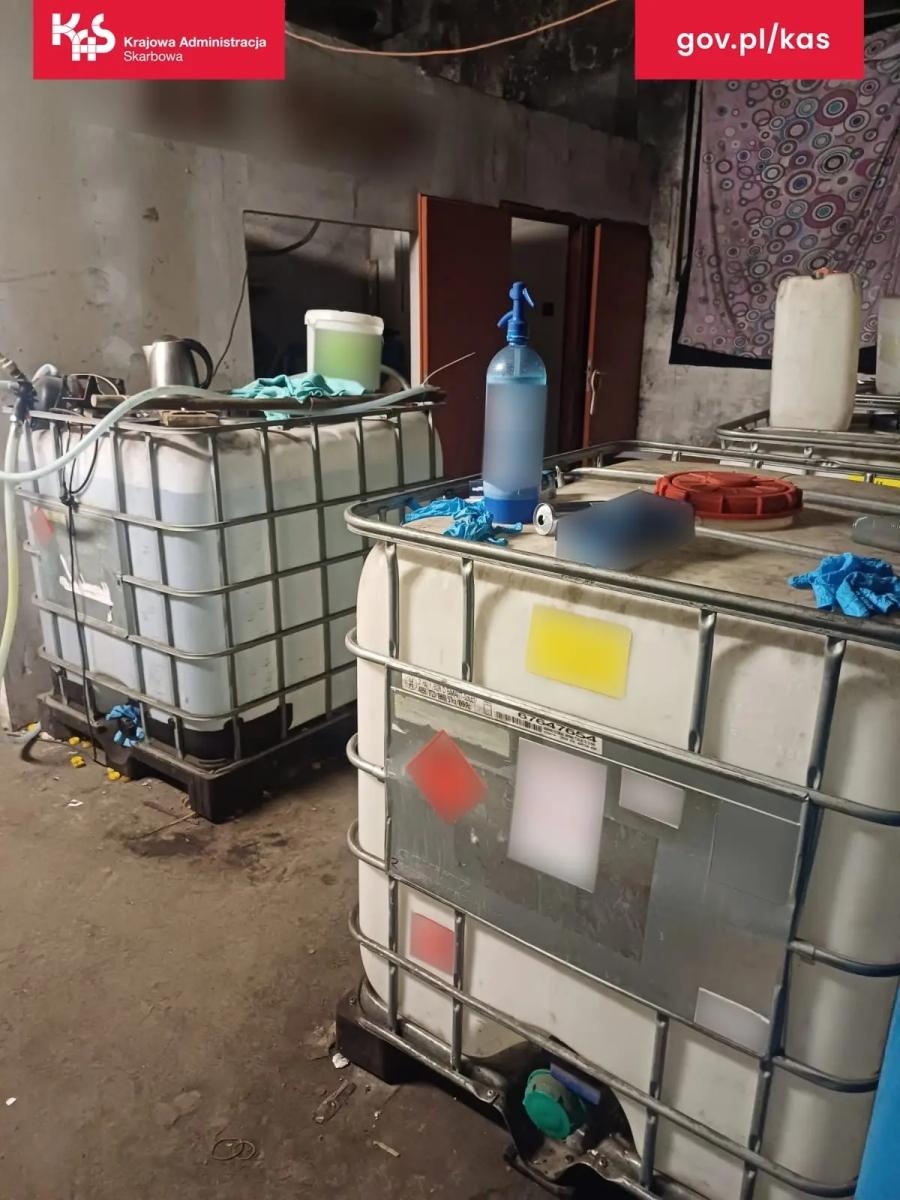 Zdjęcie w galerii na portalu naszwodzislaw.com: Kolejny sukces KAS i CBŚP w walce z nielegalnym obrotem wyrobów akcyzowych wiadomości z regionu