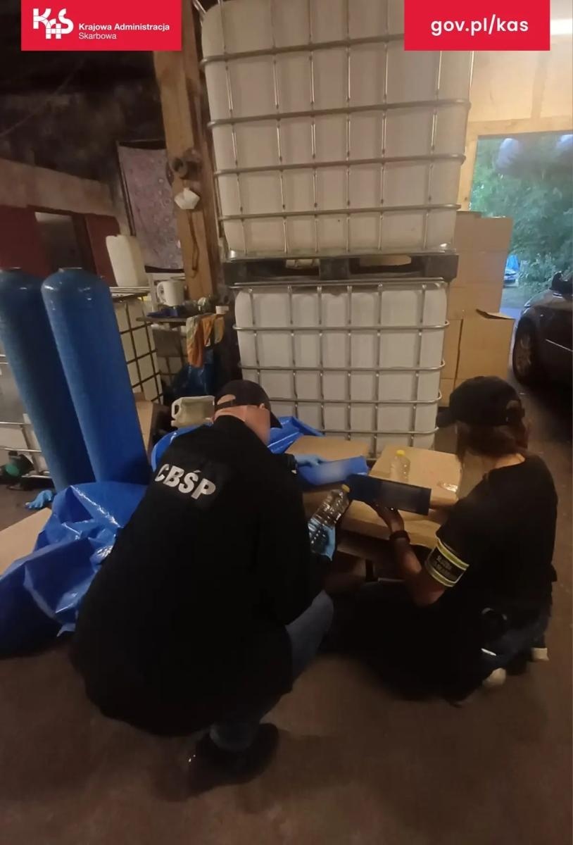 Zdjęcie w galerii na portalu naszwodzislaw.com: Kolejny sukces KAS i CBŚP w walce z nielegalnym obrotem wyrobów akcyzowych wiadomości z regionu