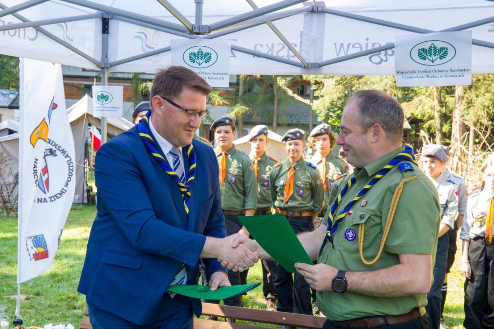 Zdjęcie w galerii na portalu naszwodzislaw.com: Fundusz wspiera harcerzy wiadomości z regionu