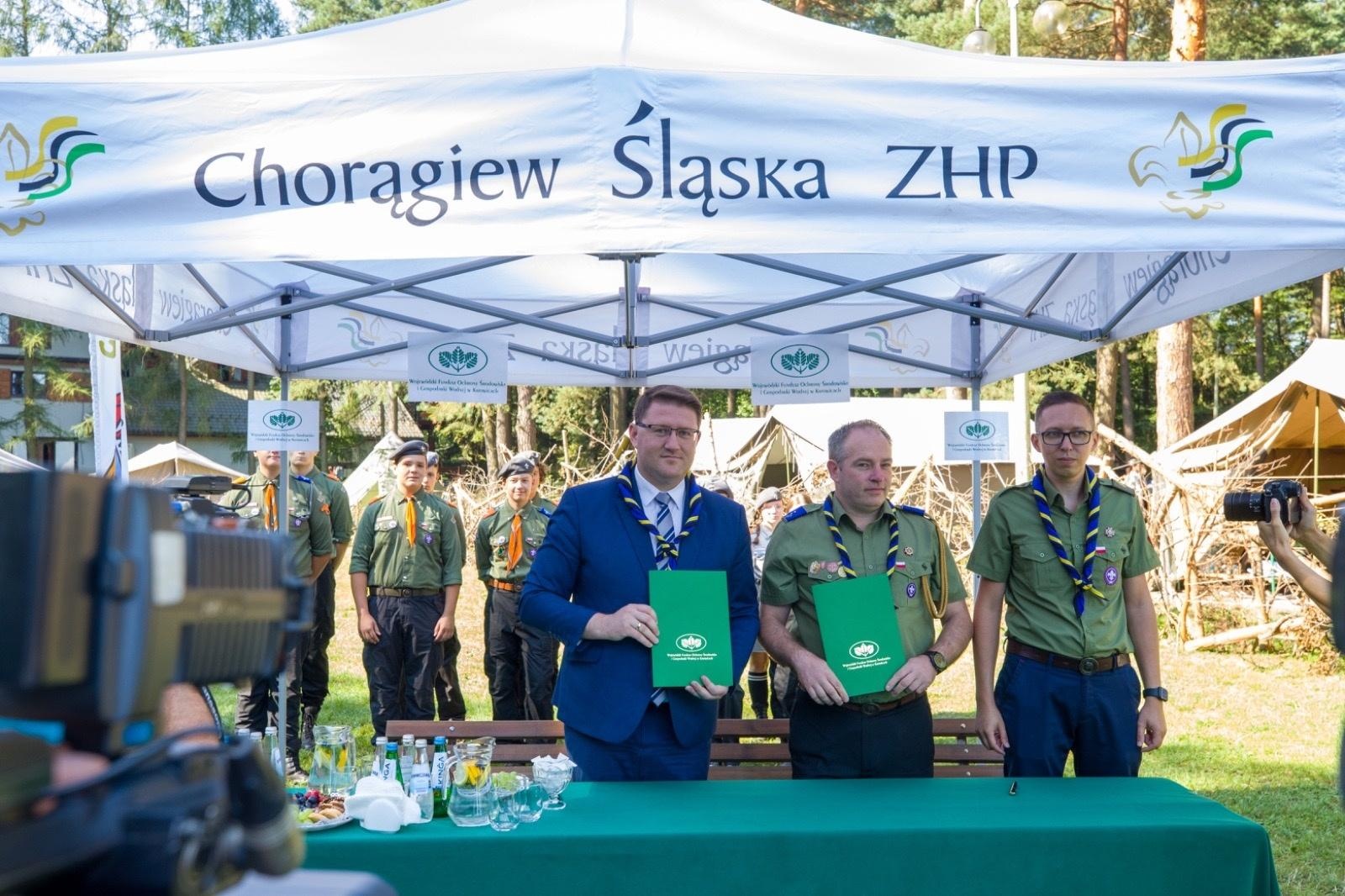 Zdjęcie w galerii na portalu naszwodzislaw.com: Fundusz wspiera harcerzy wiadomości z regionu