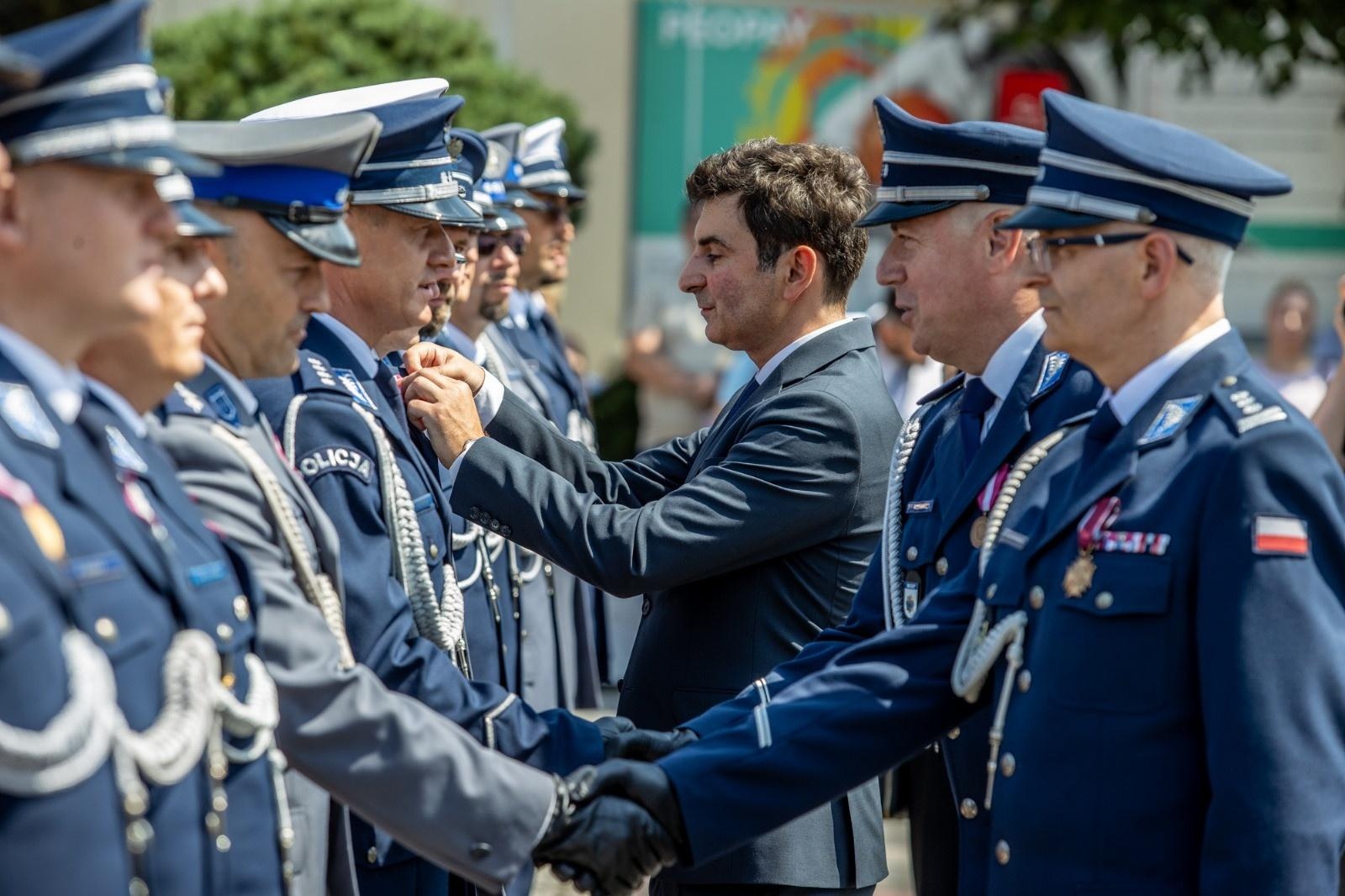 Zdjęcie w galerii na portalu naszwodzislaw.com: Wojewódzkie Obchody Święta Policji garnizonu śląskiego w Żorach wiadomości z regionu