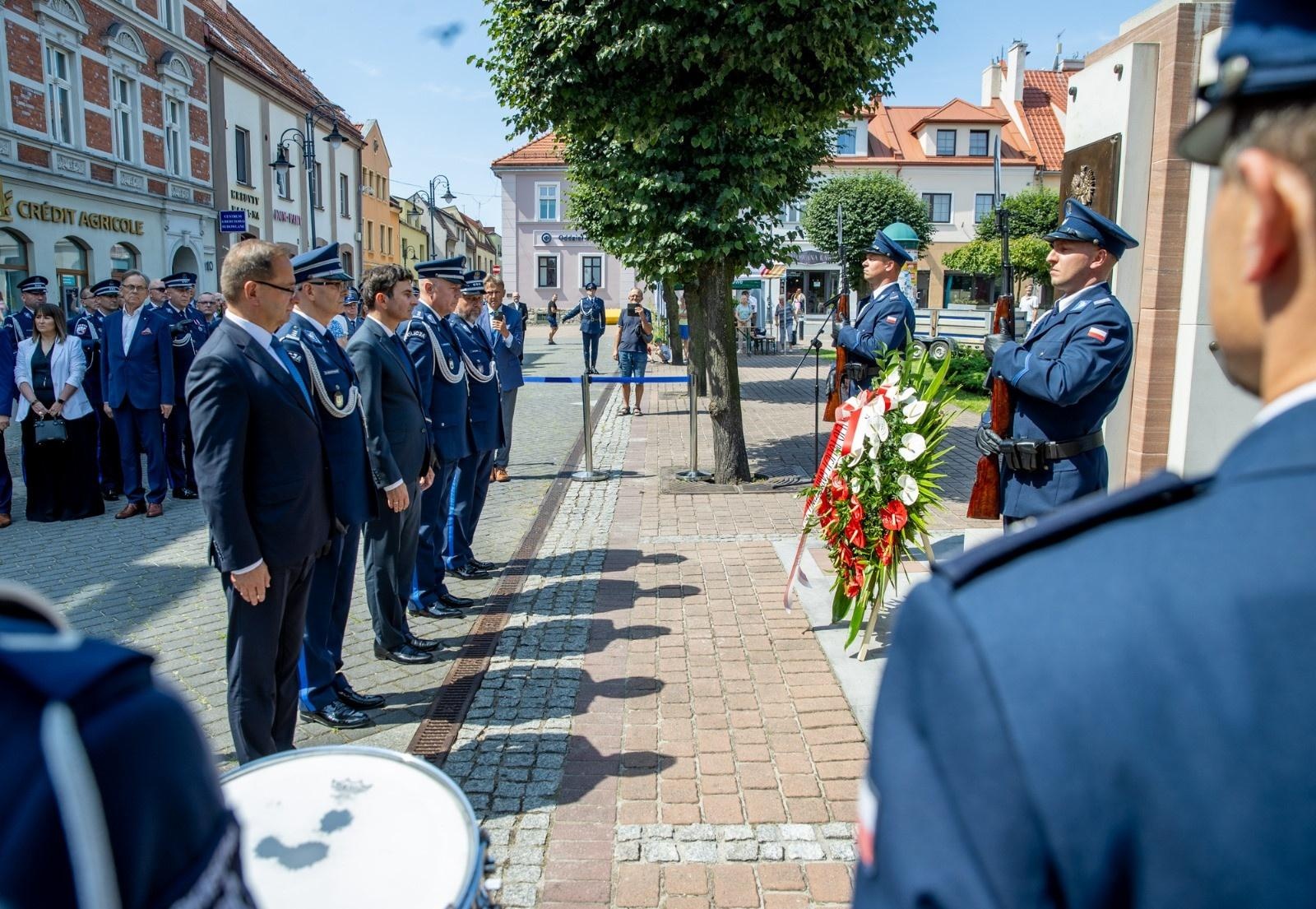 Zdjęcie w galerii na portalu naszwodzislaw.com: Wojewódzkie Obchody Święta Policji garnizonu śląskiego w Żorach wiadomości z regionu
