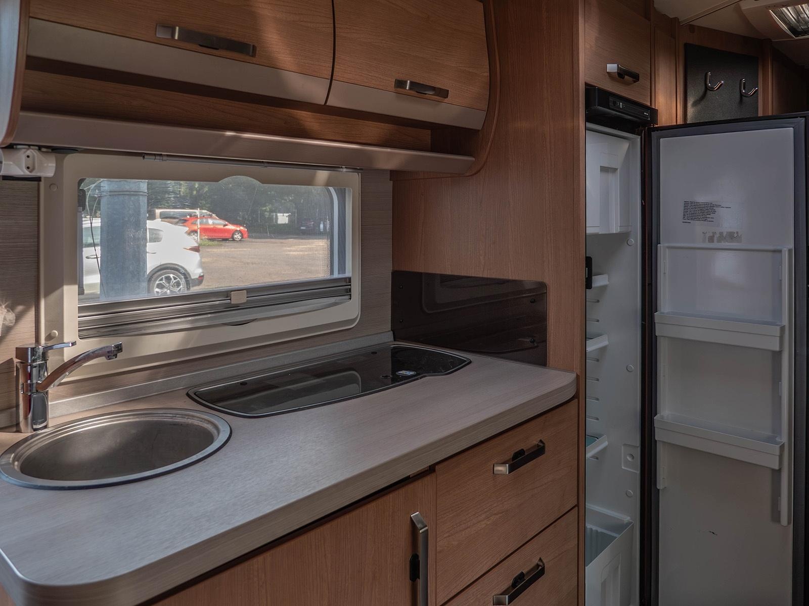 Zdjęcie w galerii na portalu naszwodzislaw.com: Wakacyjny zestaw od urzędu skarbowego: SUV plus przyczepa kempingowa wiadomości z regionu