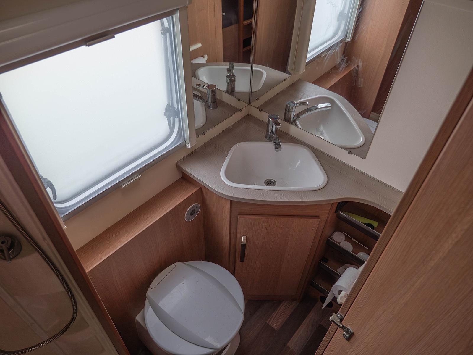 Zdjęcie w galerii na portalu naszwodzislaw.com: Wakacyjny zestaw od urzędu skarbowego: SUV plus przyczepa kempingowa wiadomości z regionu