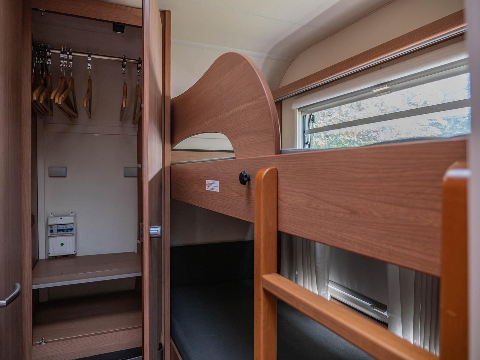 Zdjęcie w galerii na portalu naszwodzislaw.com: Wakacyjny zestaw od urzędu skarbowego: SUV plus przyczepa kempingowa wiadomości z regionu