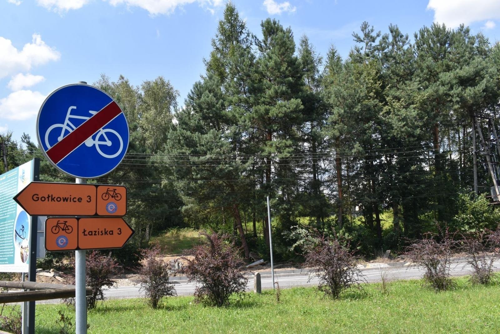 Zdjęcie w galerii na portalu naszwodzislaw.com: Trwa budowa ciągu pieszo-rowerowego na ul. 1 Maja w Godowie wiadomości z regionu