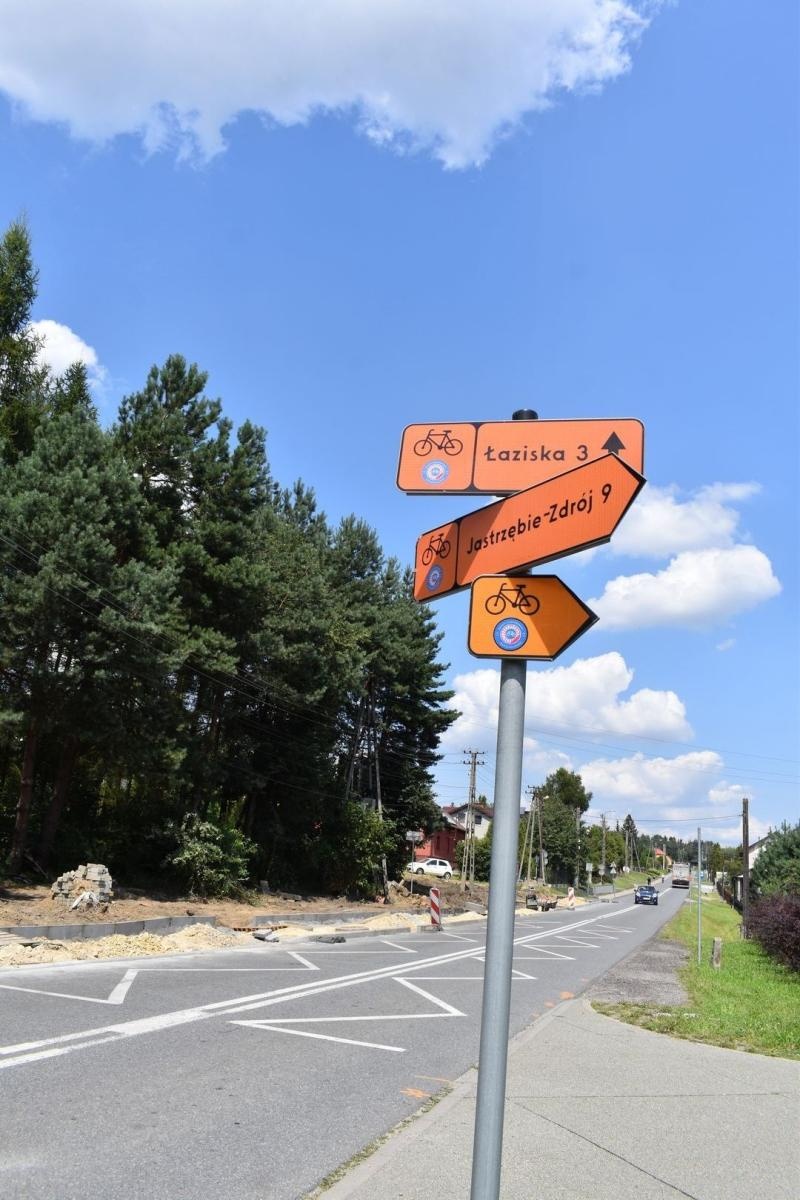 Zdjęcie w galerii na portalu naszwodzislaw.com: Trwa budowa ciągu pieszo-rowerowego na ul. 1 Maja w Godowie wiadomości z regionu