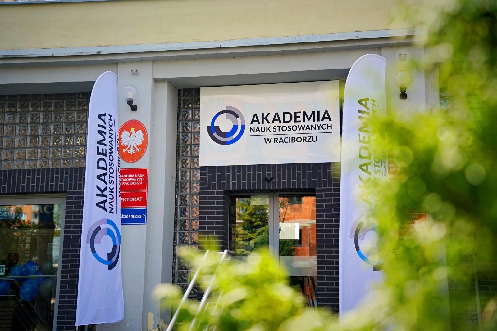 Zdjęcie w galerii na portalu naszwodzislaw.com: Z ostatniej chwili: Rusza 2. Rekrutacja na BEZPŁATNE studia do Akademii Nauk Stosowanych w Raciborzu! Zajęcia również w weekendy! Połącz pracę i naukę! wiadomości z regionu