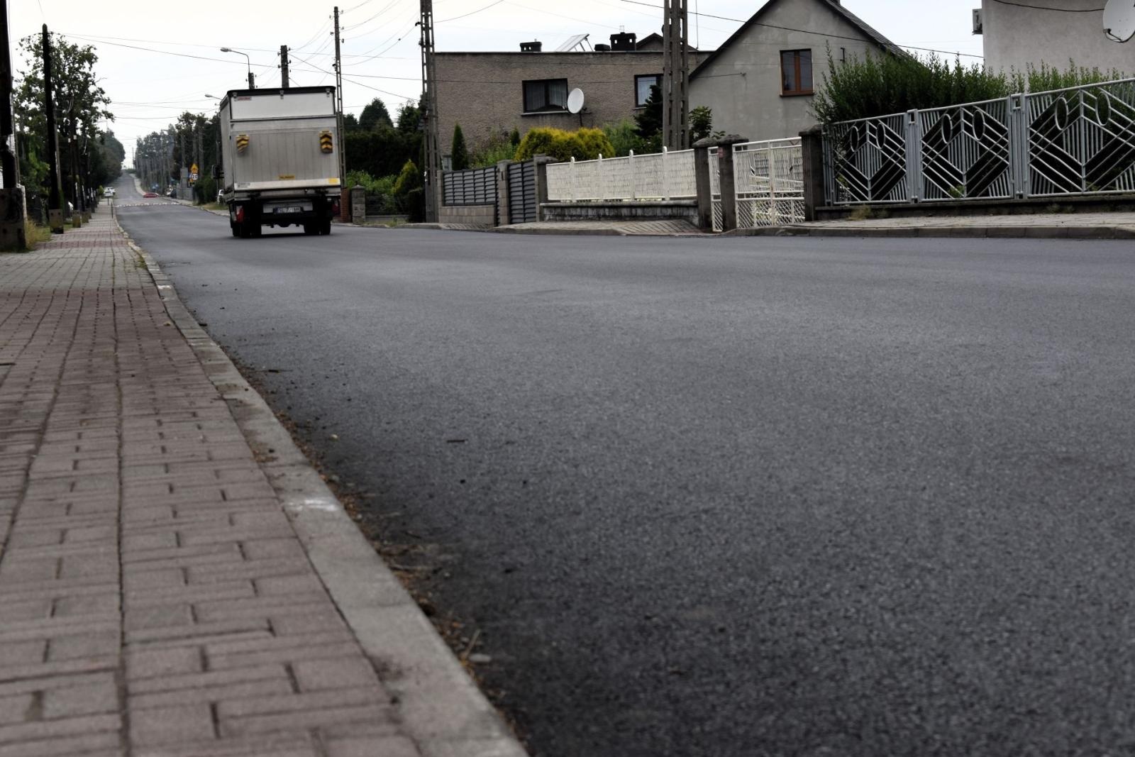 Zdjęcie w galerii na portalu naszwodzislaw.com: Powstańców Śląskich w Syryni już po odbiorze wiadomości z regionu