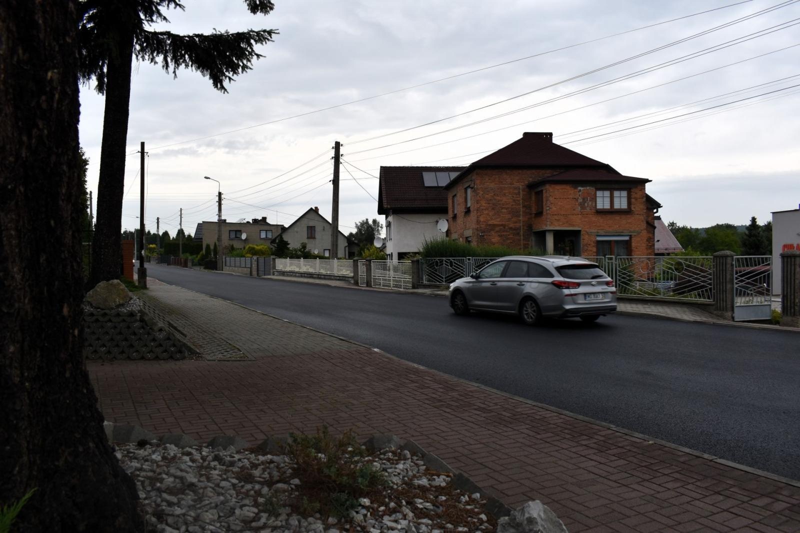 Zdjęcie w galerii na portalu naszwodzislaw.com: Powstańców Śląskich w Syryni już po odbiorze wiadomości z regionu