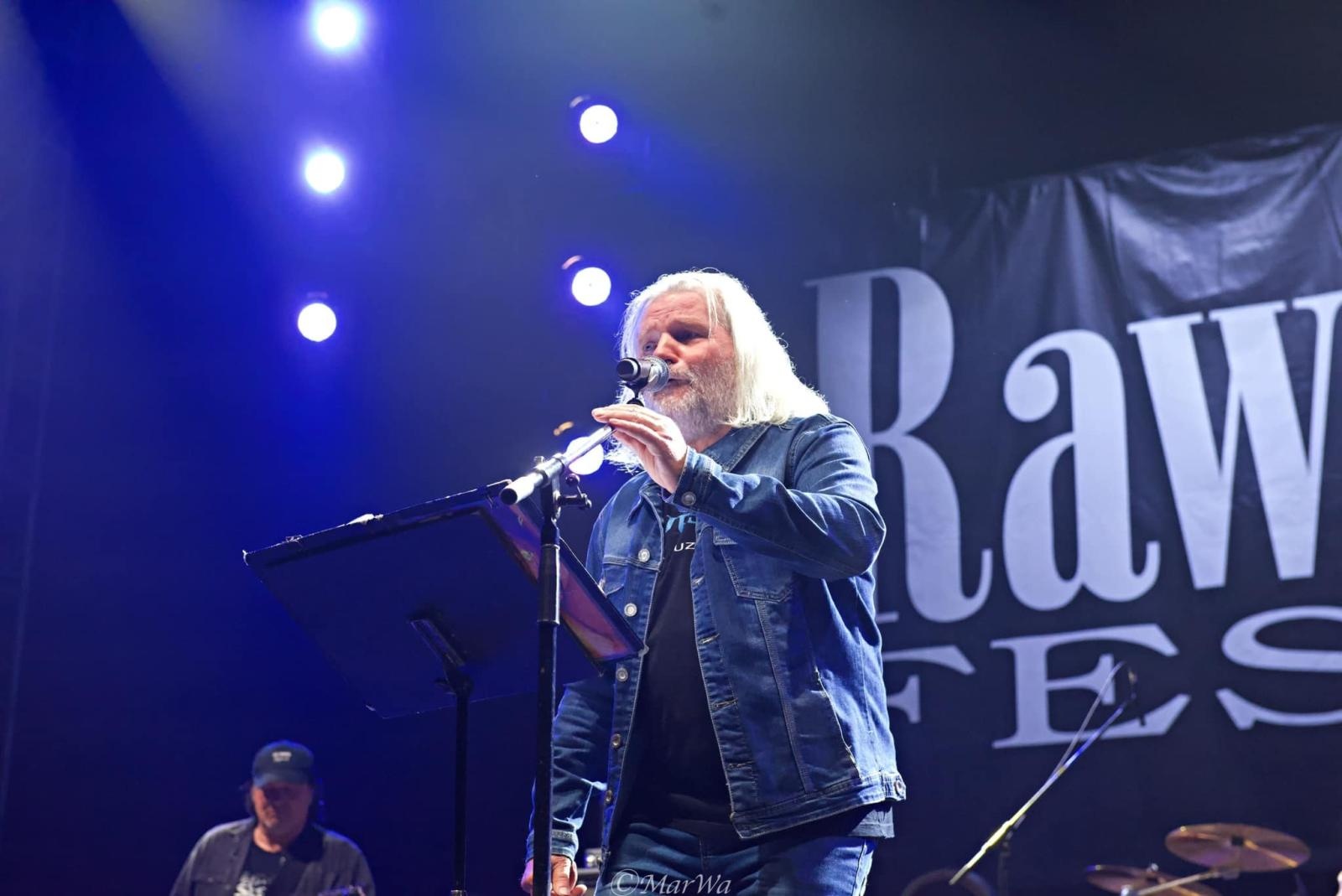 Zdjęcie w galerii na portalu naszwodzislaw.com: Letnie Muzykowanie w Parku Zamkowym. Koncert zespołu Blueset wiadomości z regionu