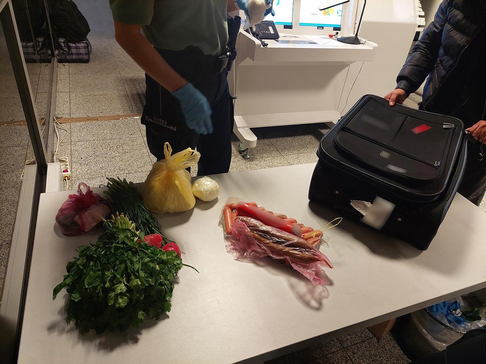 Zdjęcie w galerii na portalu naszwodzislaw.com: Śląska KAS rekwiruje żywność i wypisuje wysokie mandaty wiadomości z regionu