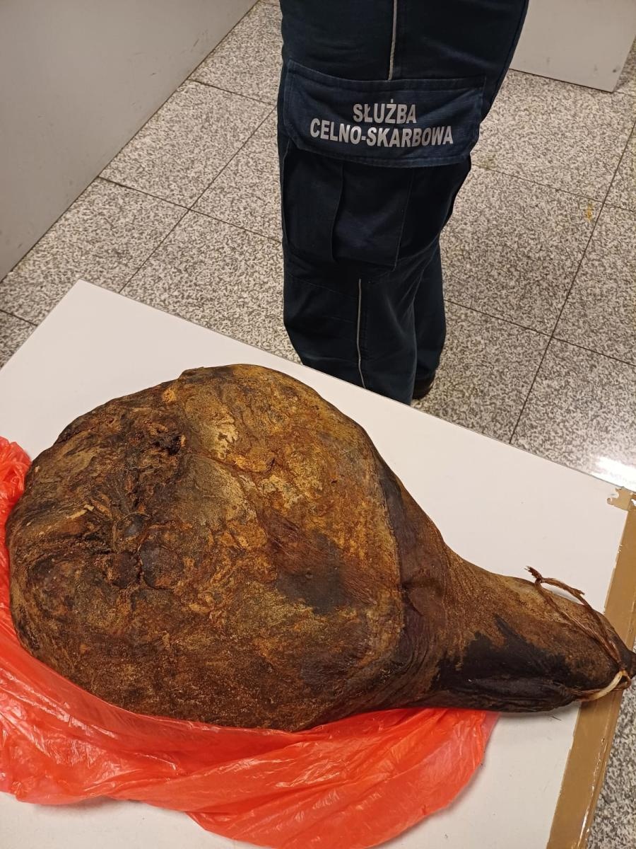 Zdjęcie w galerii na portalu naszwodzislaw.com: Śląska KAS rekwiruje żywność i wypisuje wysokie mandaty wiadomości z regionu