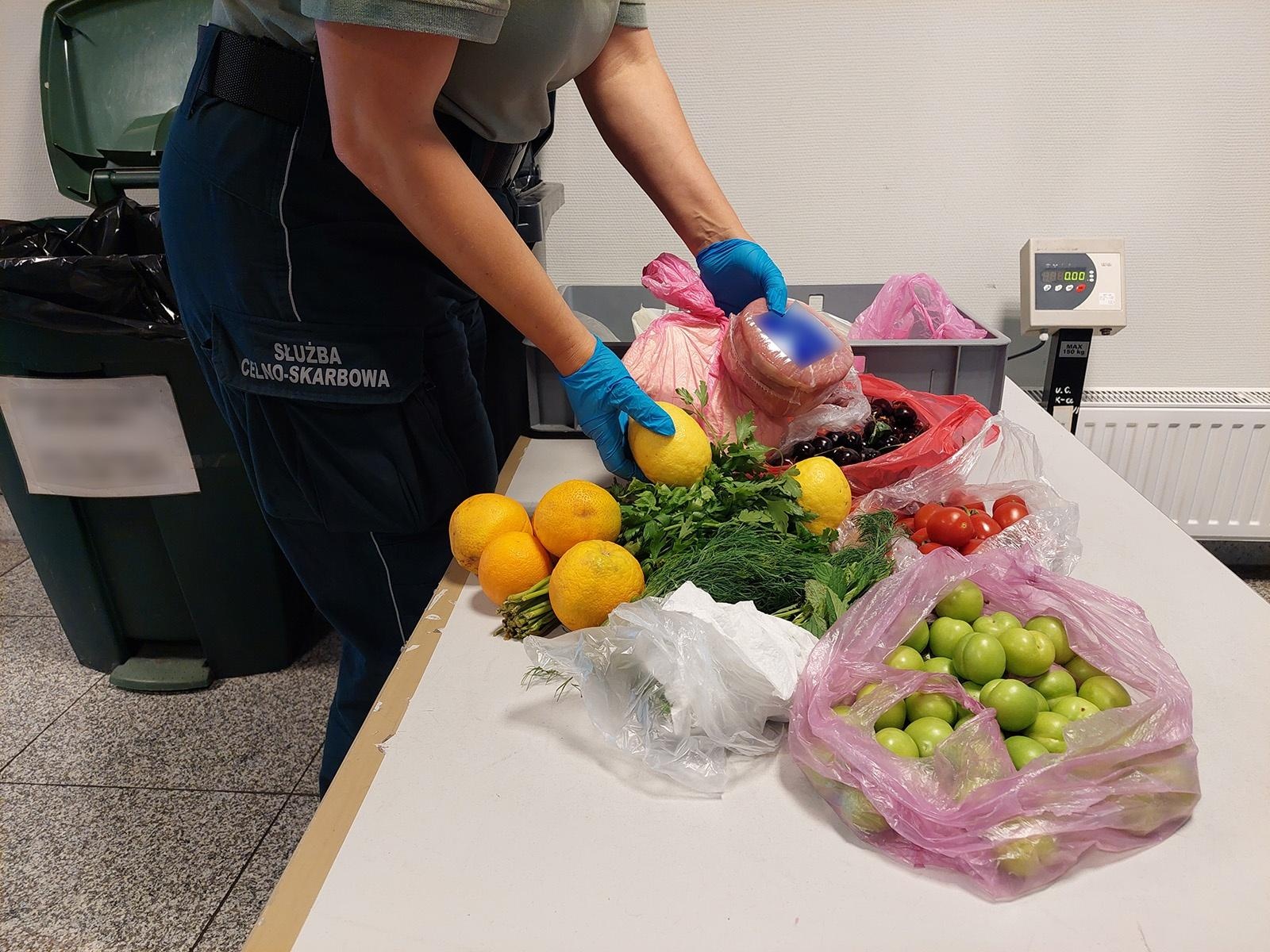 Zdjęcie w galerii na portalu naszwodzislaw.com: Śląska KAS rekwiruje żywność i wypisuje wysokie mandaty wiadomości z regionu