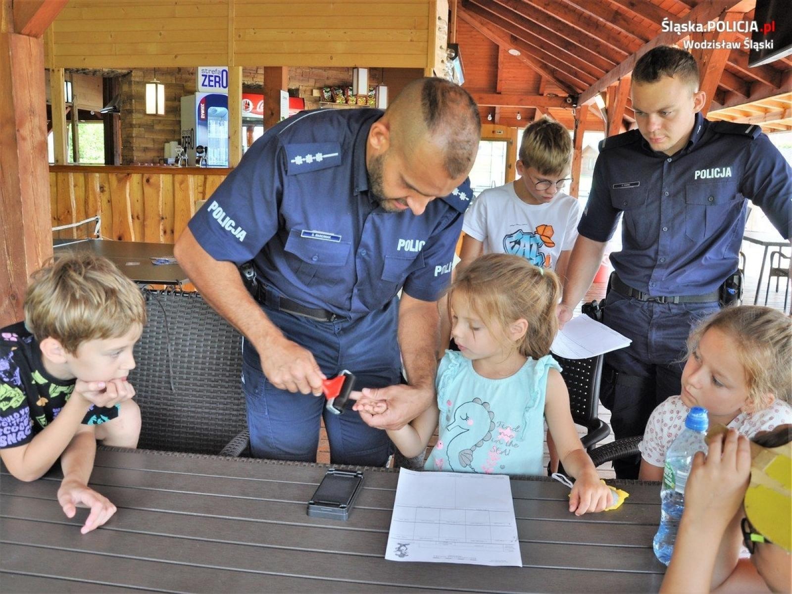 Zdjęcie w galerii na portalu naszwodzislaw.com: Policyjne rady podczas półkolonii wiadomości z regionu