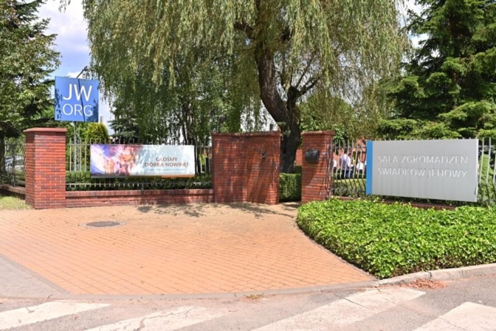 Zdjęcie w galerii na portalu naszwodzislaw.com: 27 tysięcy obecnych i 194 ochrzczonych podczas 7 kongresów Świadków Jehowy w Sosnowcu wiadomości z regionu