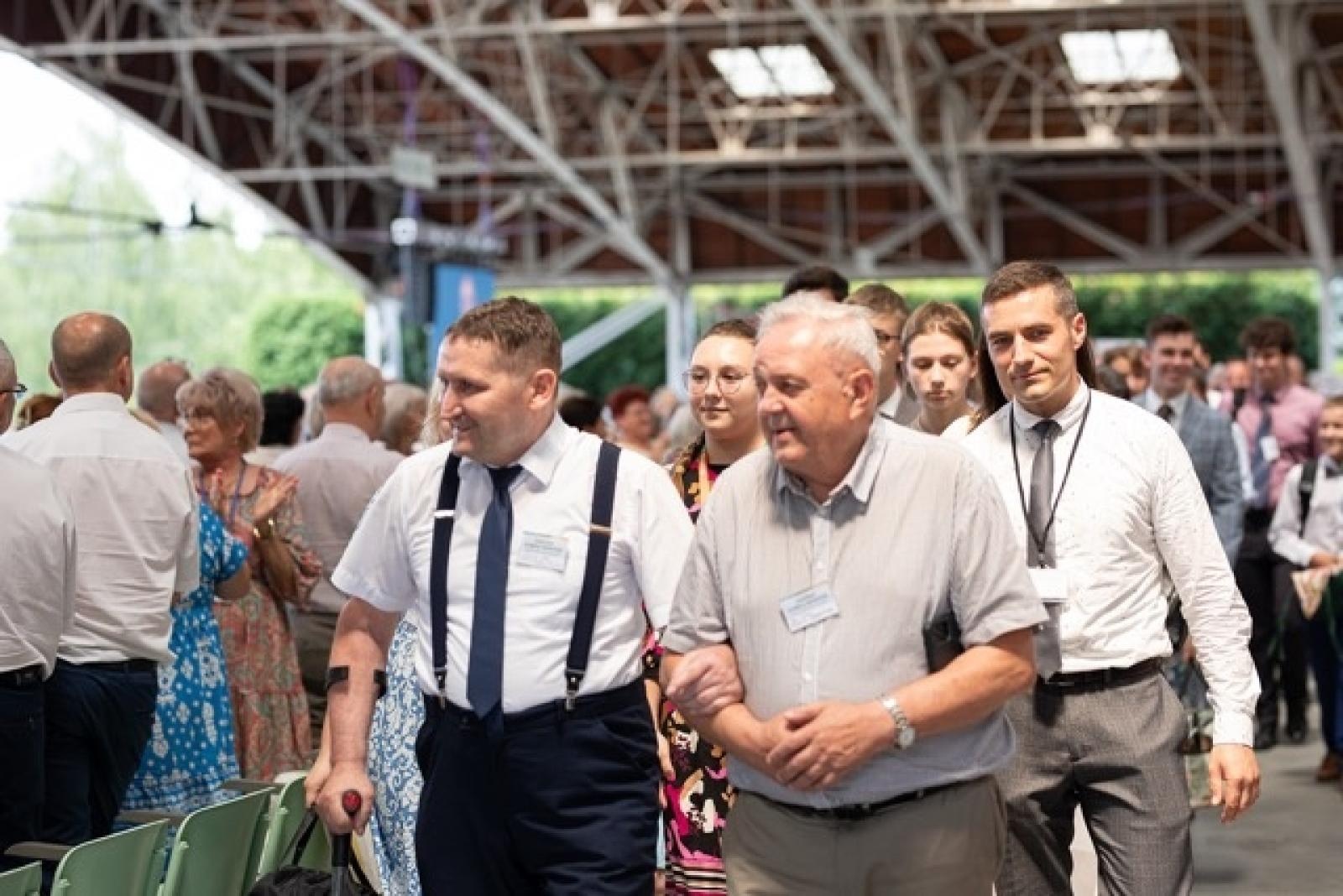 Zdjęcie w galerii na portalu naszwodzislaw.com: 27 tysięcy obecnych i 194 ochrzczonych podczas 7 kongresów Świadków Jehowy w Sosnowcu wiadomości z regionu