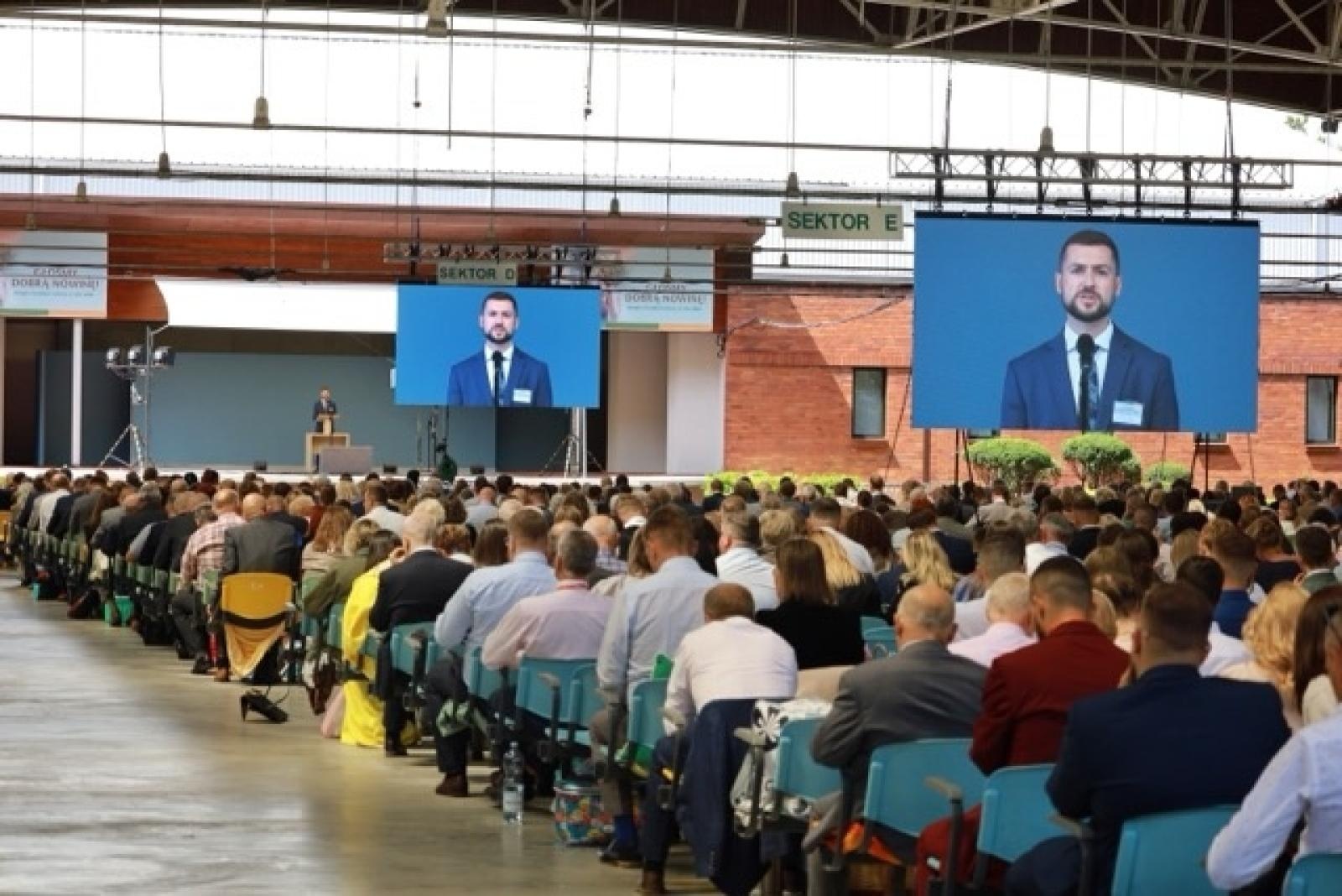 Zdjęcie w galerii na portalu naszwodzislaw.com: 27 tysięcy obecnych i 194 ochrzczonych podczas 7 kongresów Świadków Jehowy w Sosnowcu wiadomości z regionu