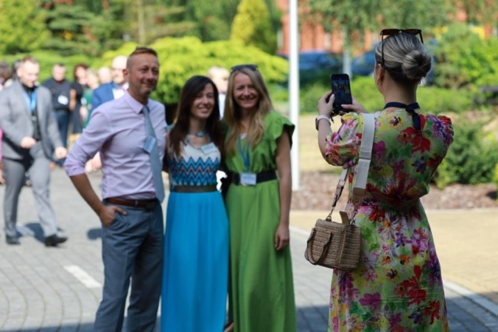 Zdjęcie w galerii na portalu naszwodzislaw.com: 27 tysięcy obecnych i 194 ochrzczonych podczas 7 kongresów Świadków Jehowy w Sosnowcu wiadomości z regionu