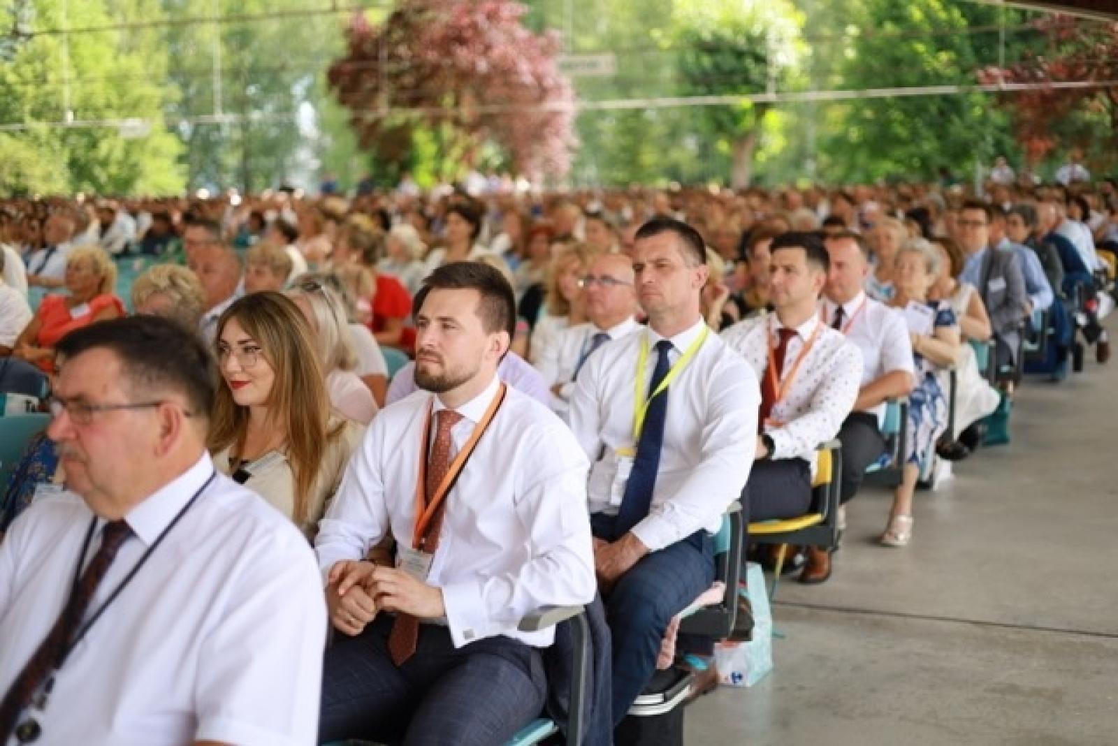 Zdjęcie w galerii na portalu naszwodzislaw.com: 27 tysięcy obecnych i 194 ochrzczonych podczas 7 kongresów Świadków Jehowy w Sosnowcu wiadomości z regionu