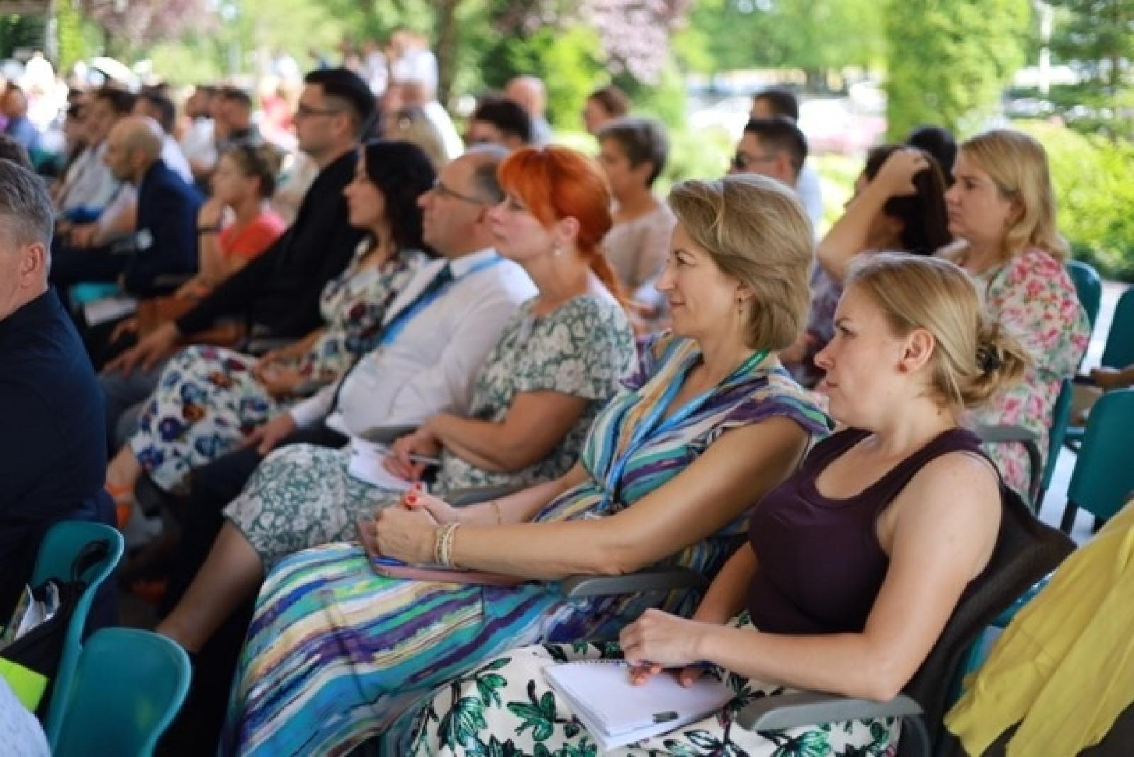 Zdjęcie w galerii na portalu naszwodzislaw.com: 27 tysięcy obecnych i 194 ochrzczonych podczas 7 kongresów Świadków Jehowy w Sosnowcu wiadomości z regionu