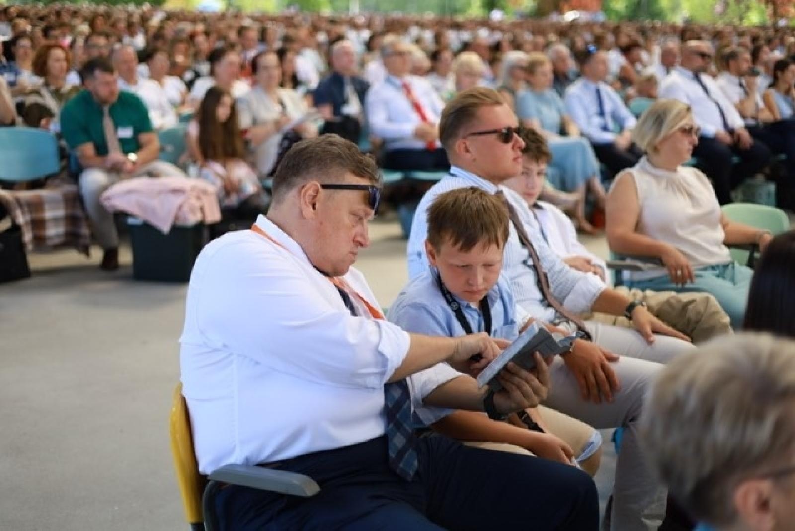 Zdjęcie w galerii na portalu naszwodzislaw.com: 27 tysięcy obecnych i 194 ochrzczonych podczas 7 kongresów Świadków Jehowy w Sosnowcu wiadomości z regionu