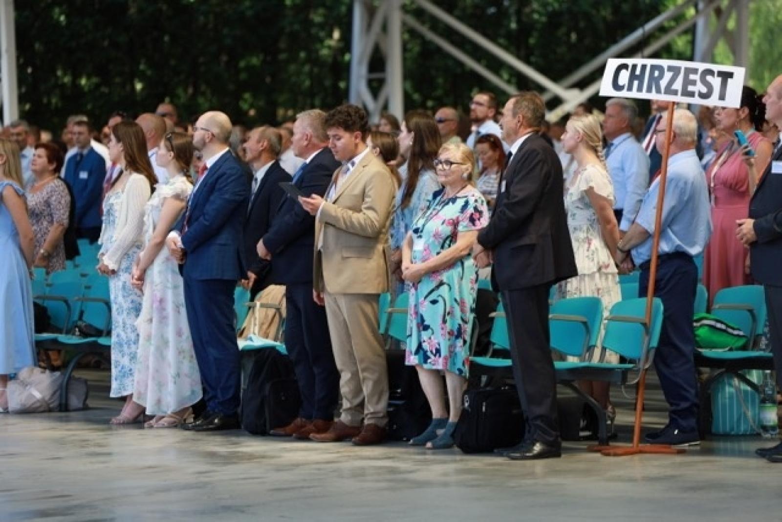 Zdjęcie w galerii na portalu naszwodzislaw.com: 27 tysięcy obecnych i 194 ochrzczonych podczas 7 kongresów Świadków Jehowy w Sosnowcu wiadomości z regionu