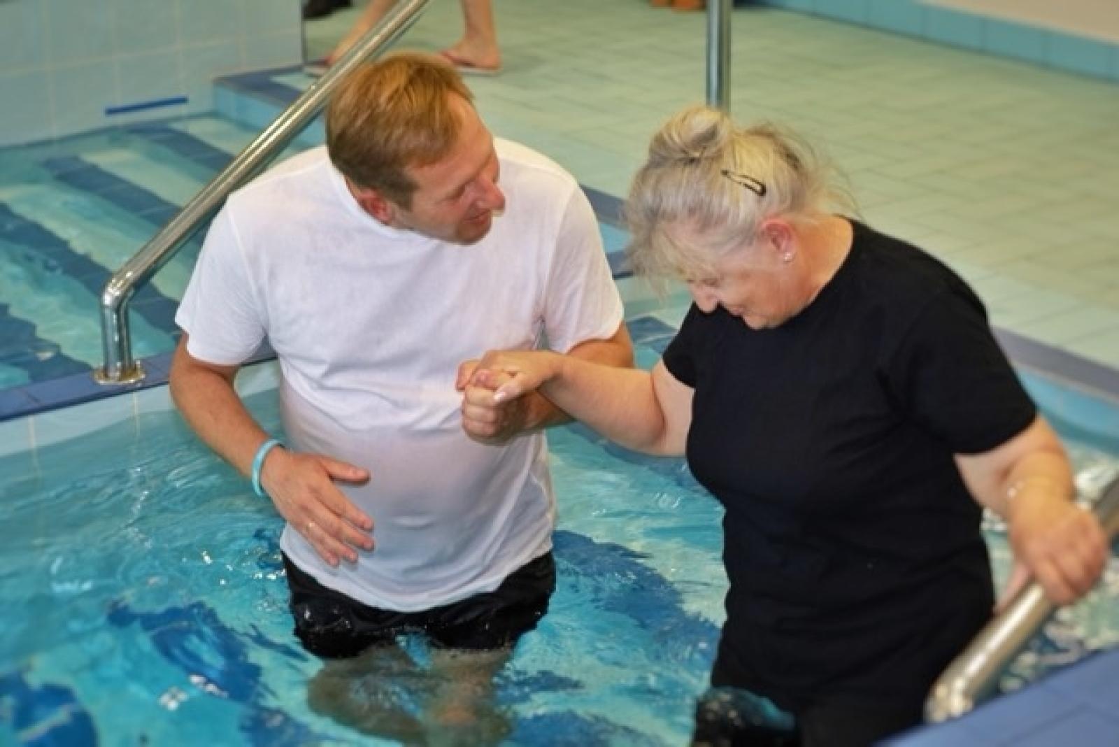 Zdjęcie w galerii na portalu naszwodzislaw.com: 27 tysięcy obecnych i 194 ochrzczonych podczas 7 kongresów Świadków Jehowy w Sosnowcu wiadomości z regionu