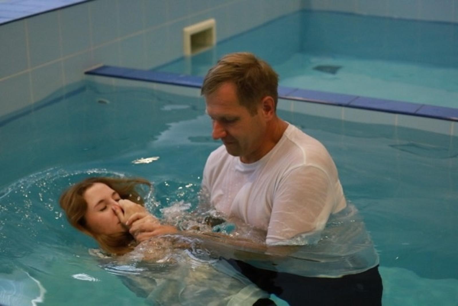 Zdjęcie w galerii na portalu naszwodzislaw.com: 27 tysięcy obecnych i 194 ochrzczonych podczas 7 kongresów Świadków Jehowy w Sosnowcu wiadomości z regionu