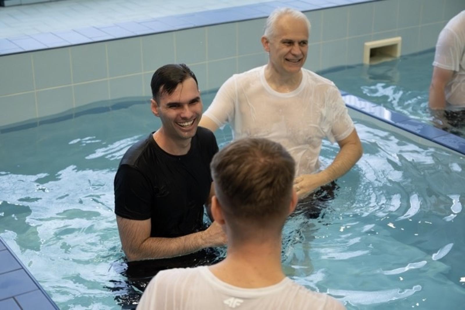 Zdjęcie w galerii na portalu naszwodzislaw.com: 27 tysięcy obecnych i 194 ochrzczonych podczas 7 kongresów Świadków Jehowy w Sosnowcu wiadomości z regionu