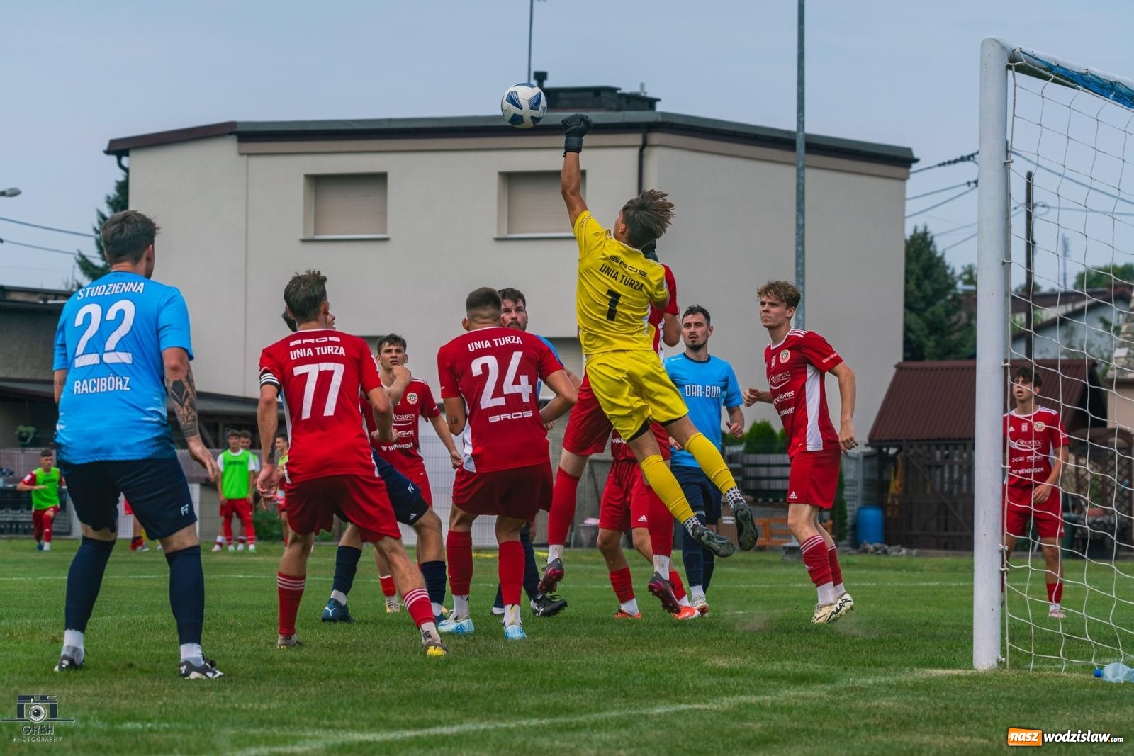 Zdjęcie w galerii na portalu naszwodzislaw.com: Puchar Polski. Do przerwy 0:0 a potem pogrom [FOTO] wiadomości z regionu