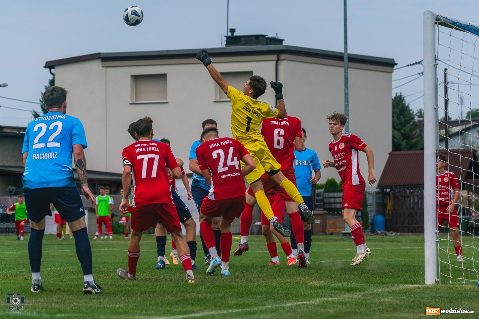 Zdjęcie w galerii na portalu naszwodzislaw.com: Puchar Polski. Do przerwy 0:0 a potem pogrom [FOTO] wiadomości z regionu
