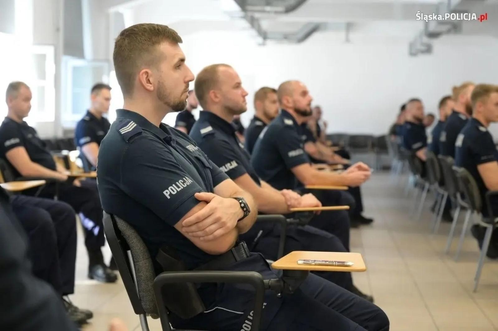 Zdjęcie w galerii na portalu naszwodzislaw.com: Policjanci ukończyli kurs pierwszej pomocy wiadomości z regionu