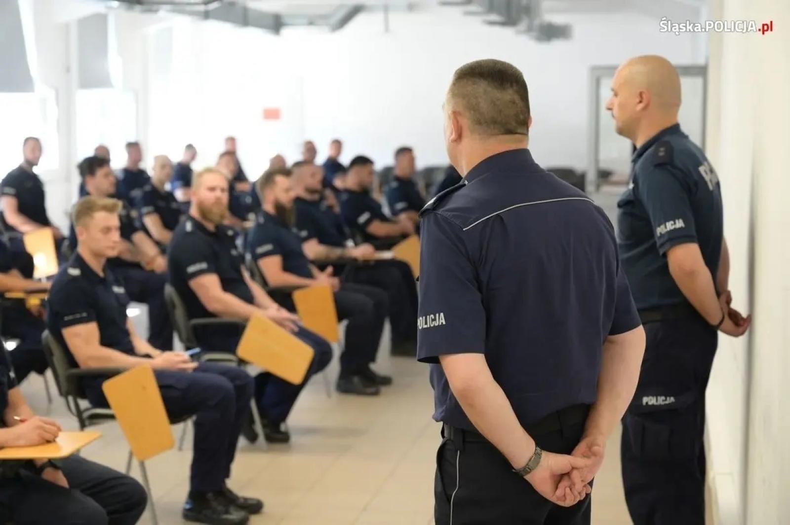 Zdjęcie w galerii na portalu naszwodzislaw.com: Policjanci ukończyli kurs pierwszej pomocy wiadomości z regionu