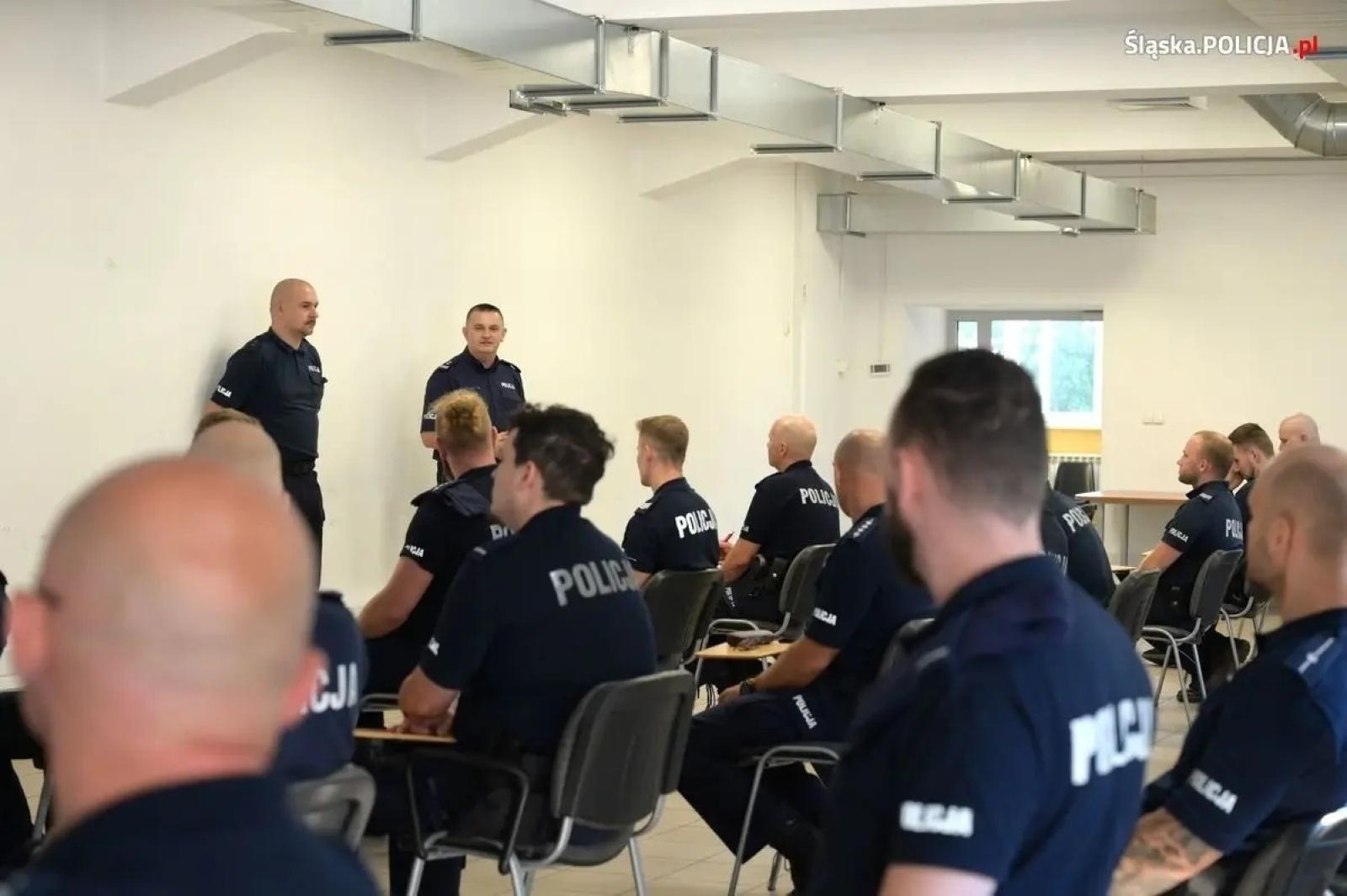 Zdjęcie w galerii na portalu naszwodzislaw.com: Policjanci ukończyli kurs pierwszej pomocy wiadomości z regionu