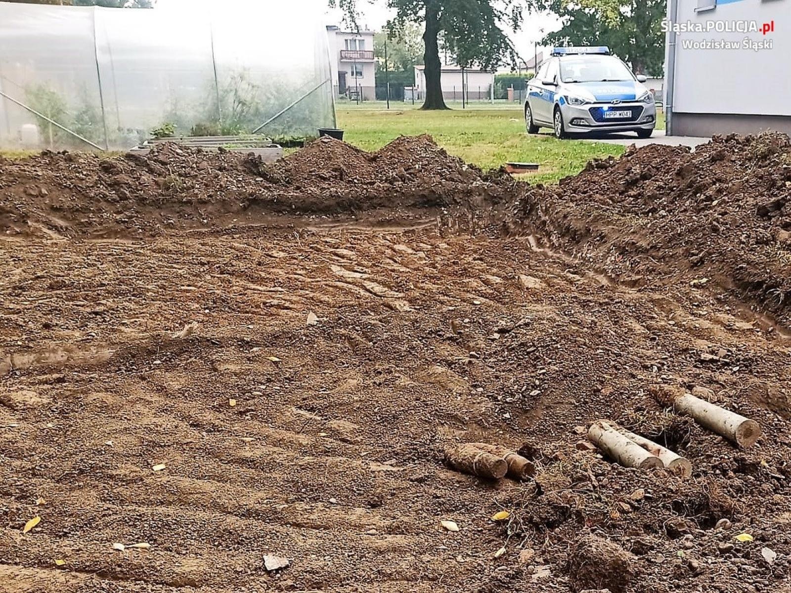 Zdjęcie w galerii na portalu naszwodzislaw.com: W Olzie ujawniono 4 pociski artyleryjskie wiadomości z regionu