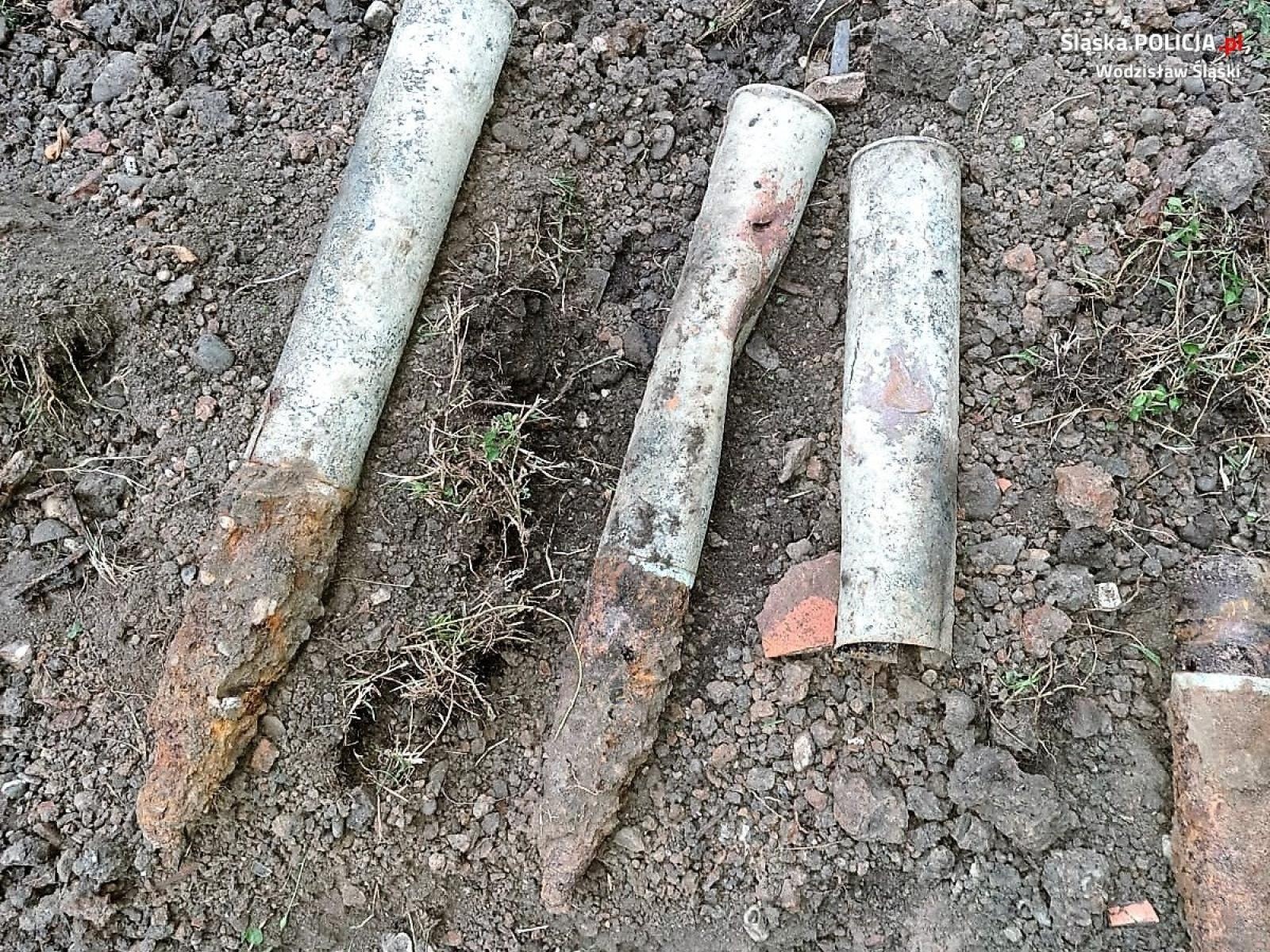 Zdjęcie w galerii na portalu naszwodzislaw.com: W Olzie ujawniono 4 pociski artyleryjskie wiadomości z regionu
